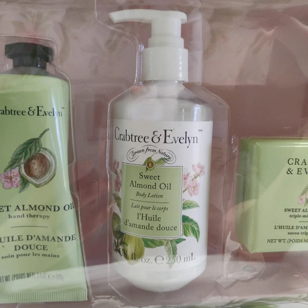 Crabtree & Evelyn Sweet Almond Oil Collection 4 Piece Gift Box‎ Set Lotion Soap